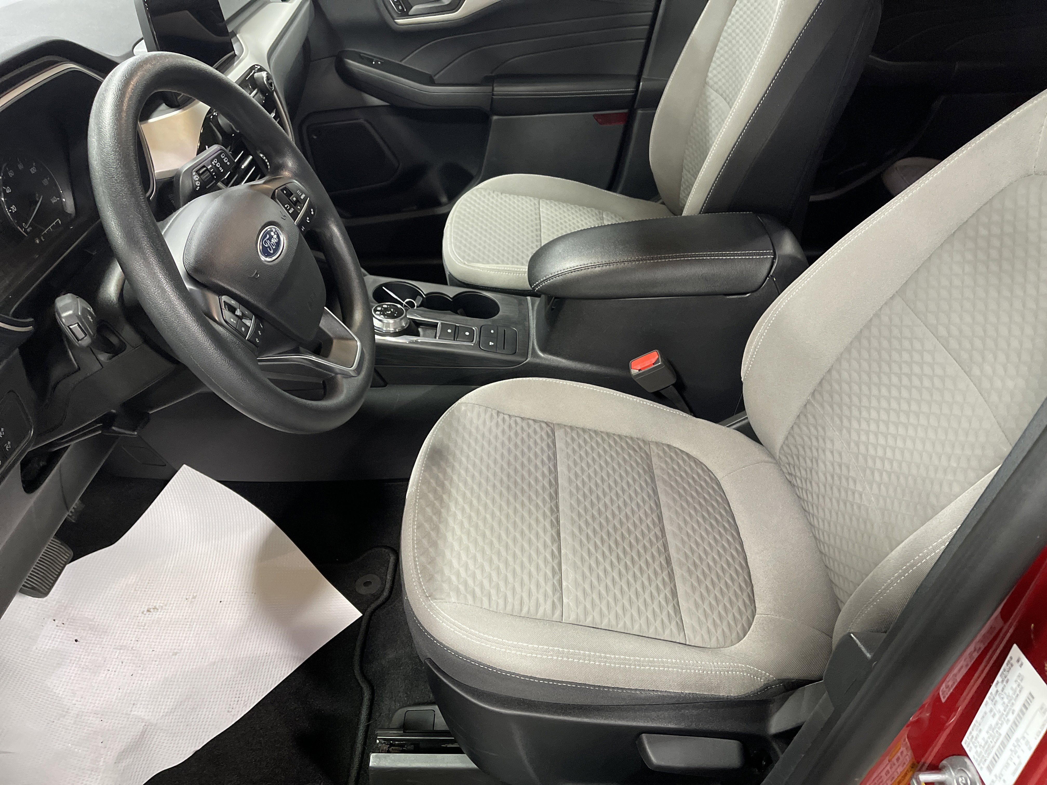 Used 2022 Ford Escape SE image 9