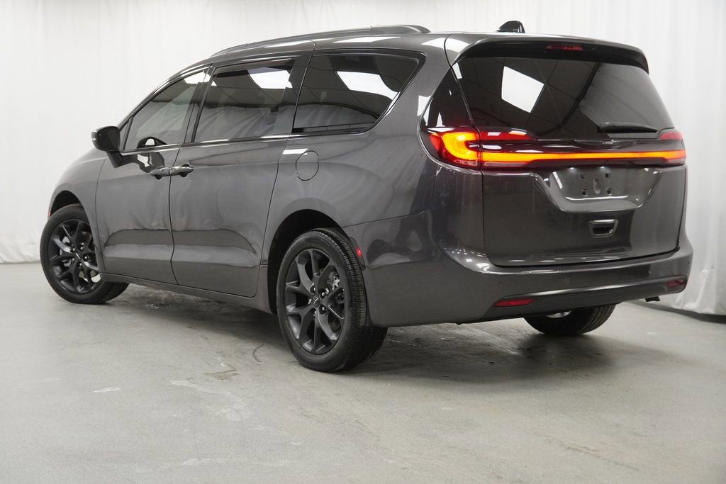 Used 2023 Chrysler Pacifica Touring-L w/ S Appearance Package image 13