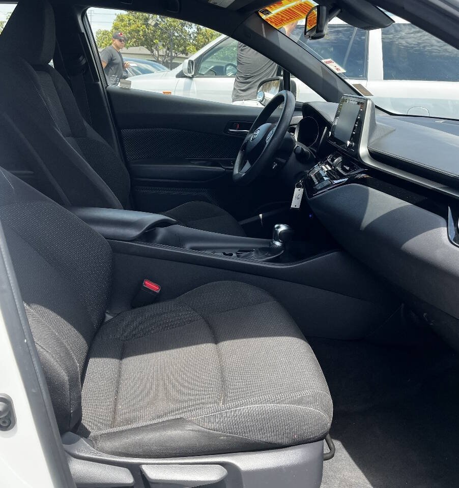 Used 2019 Toyota C-HR LE FWD image 11