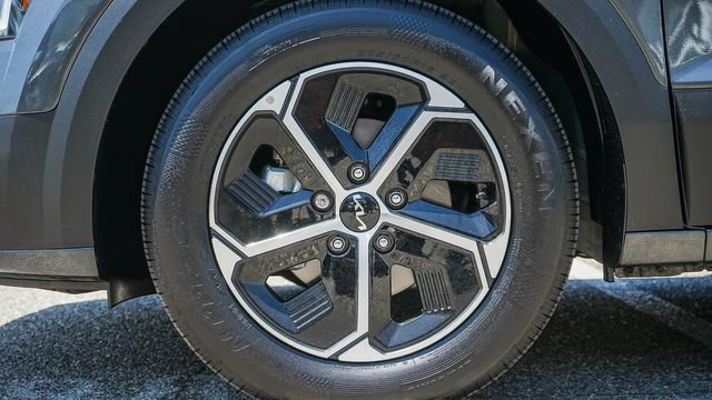 Used 2025 Kia Niro EX FWD image 13
