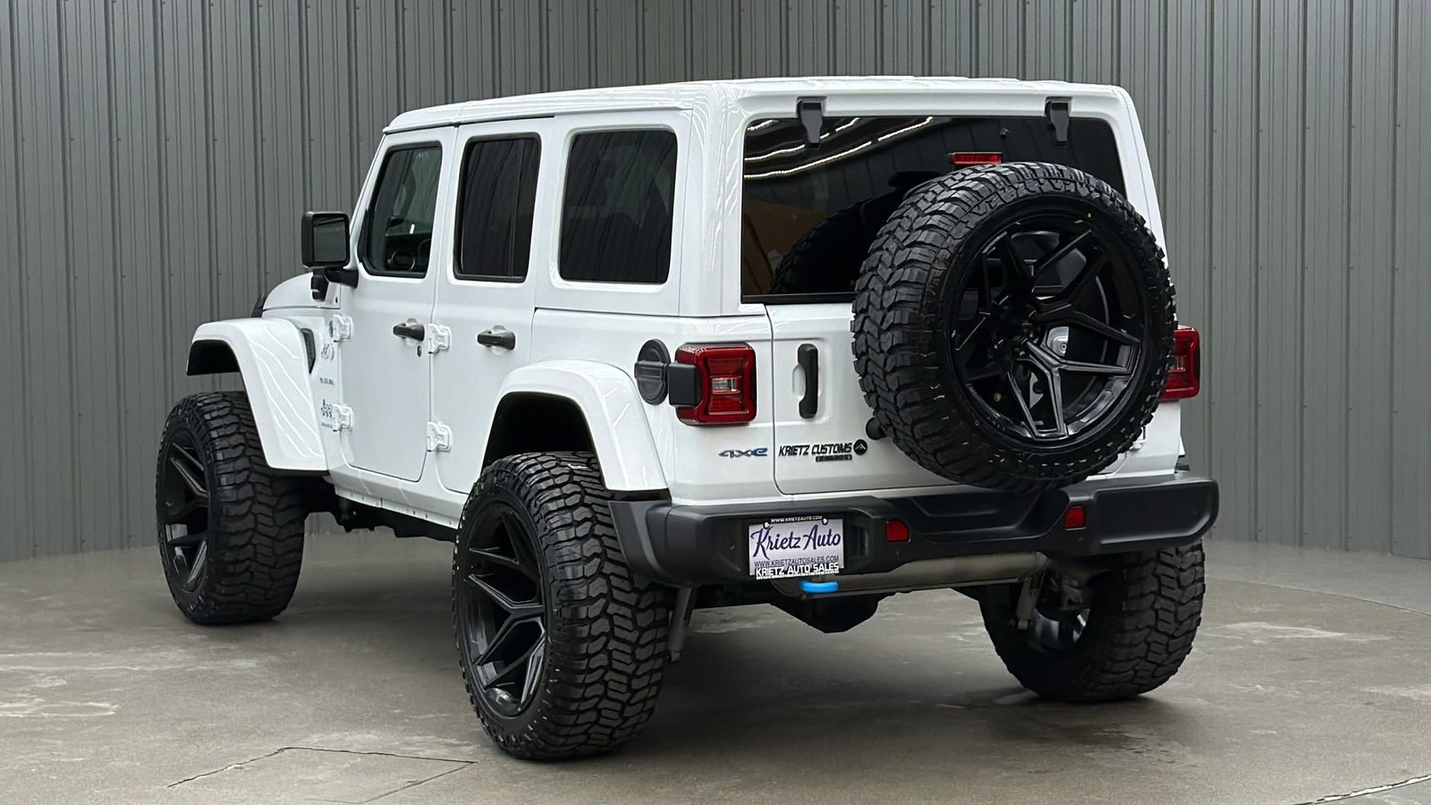 Used 2024 Jeep Wrangler Unlimited Sahara w/ Technology Group AWD/4WD image 3