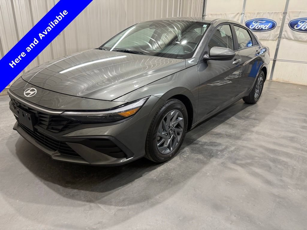 Used 2024 Hyundai Elantra SEL FWD image 3
