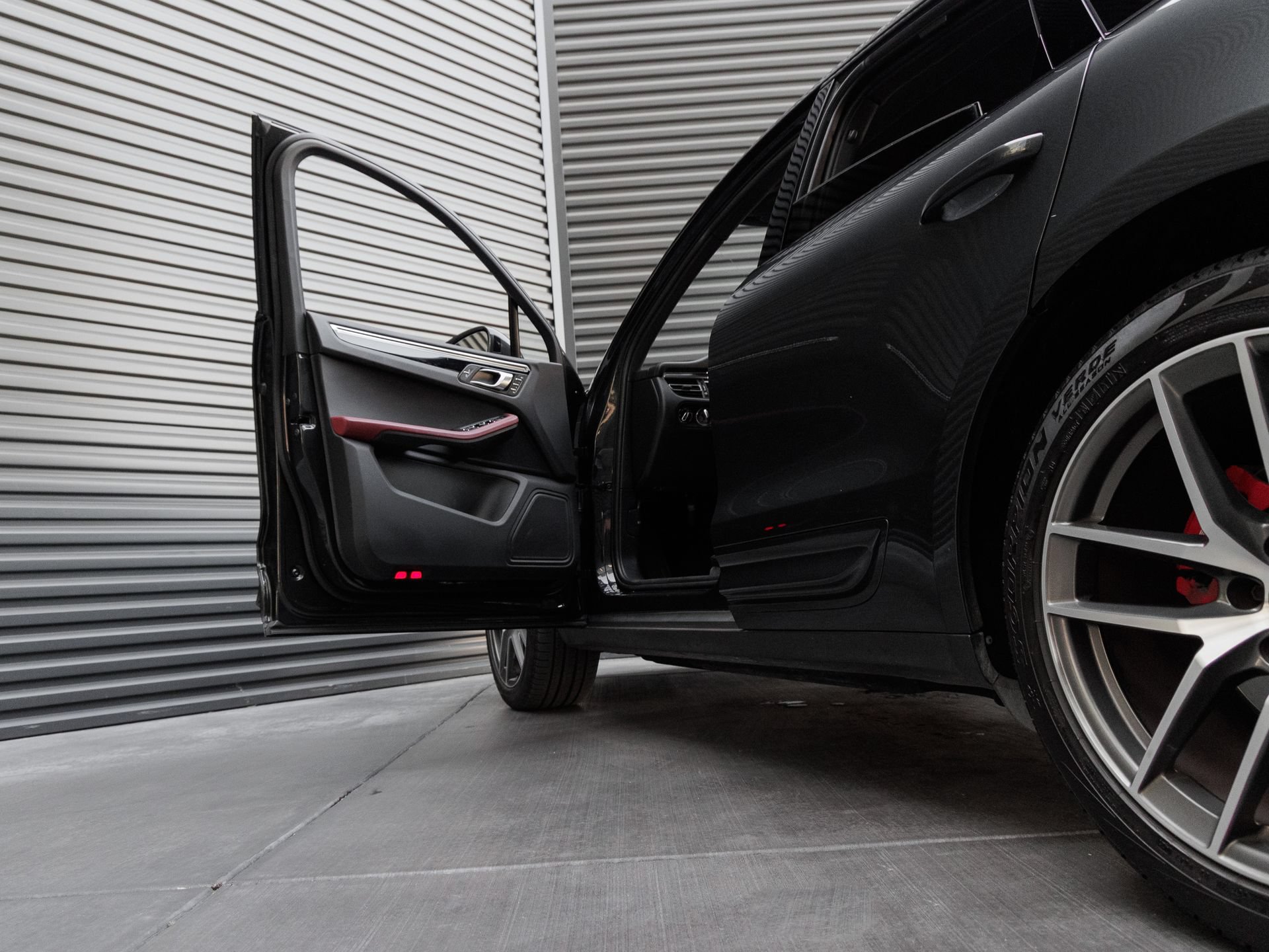 Certified 2023 Porsche Macan S AWD/4WD image 13
