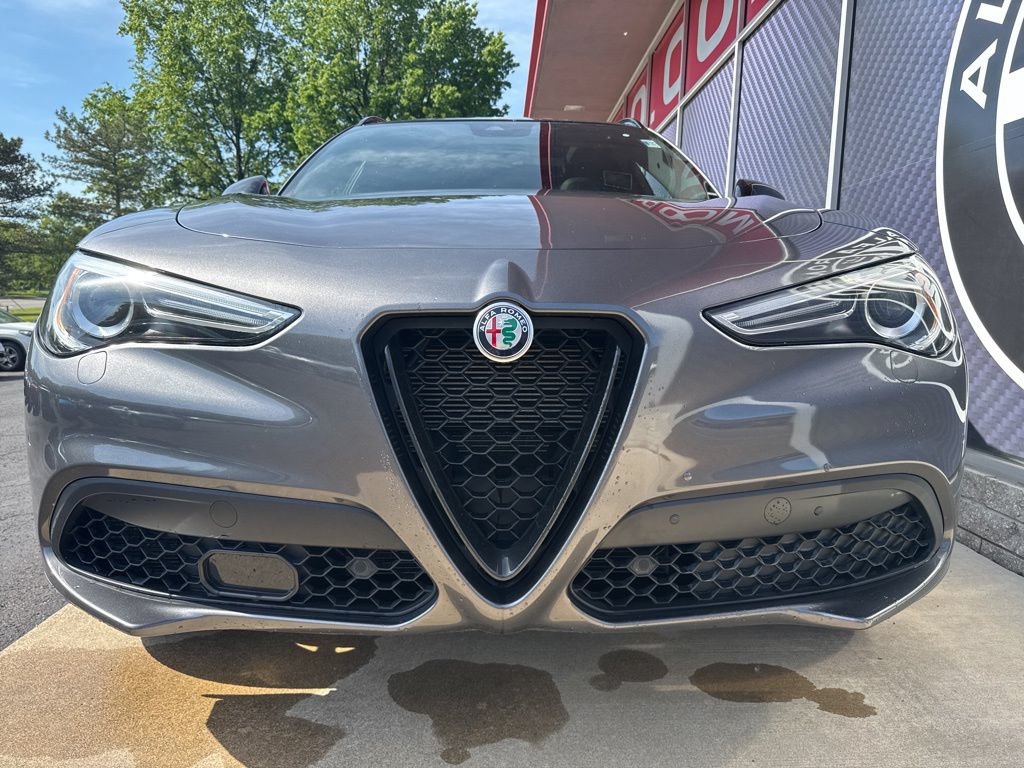 Used 2022 Alfa Romeo Stelvio Veloce AWD/4WD image 8
