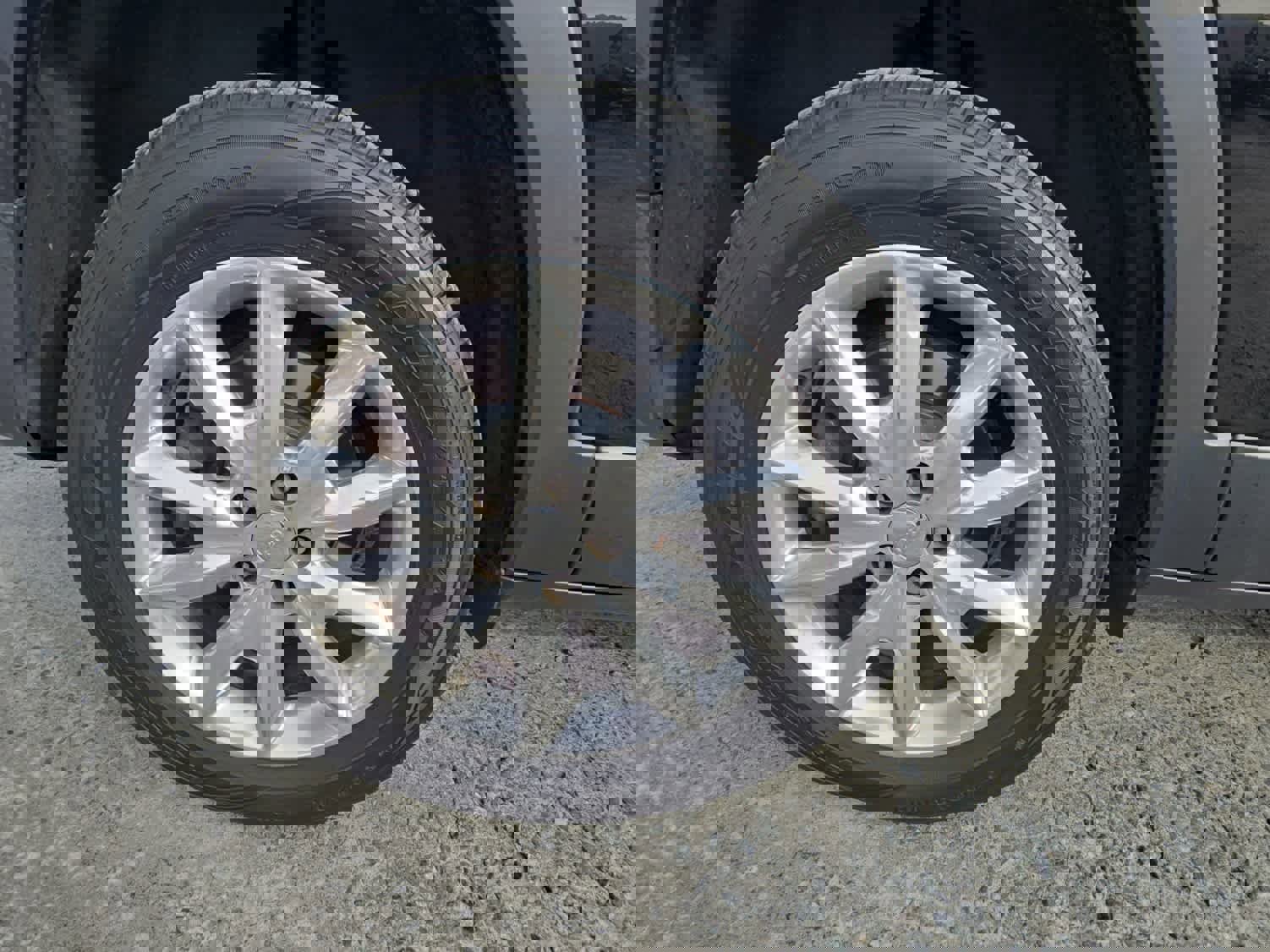 Used 2017 Jeep Cherokee Limited image 13