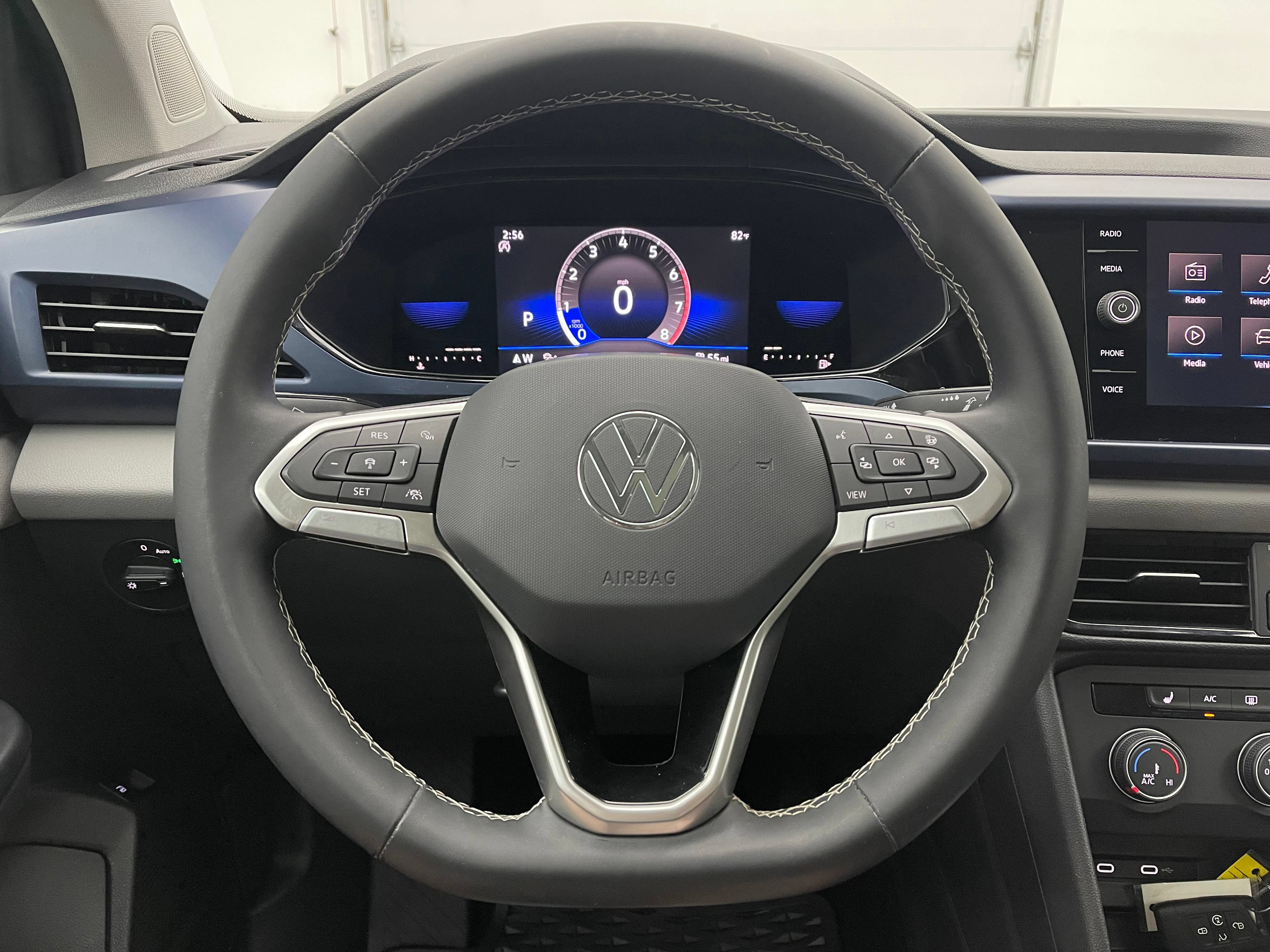 Used 2022 Volkswagen Taos SE w/ Panoramic Sunroof Package FWD image 18