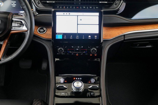 Used 2023 Jeep Grand Cherokee Summit image 18