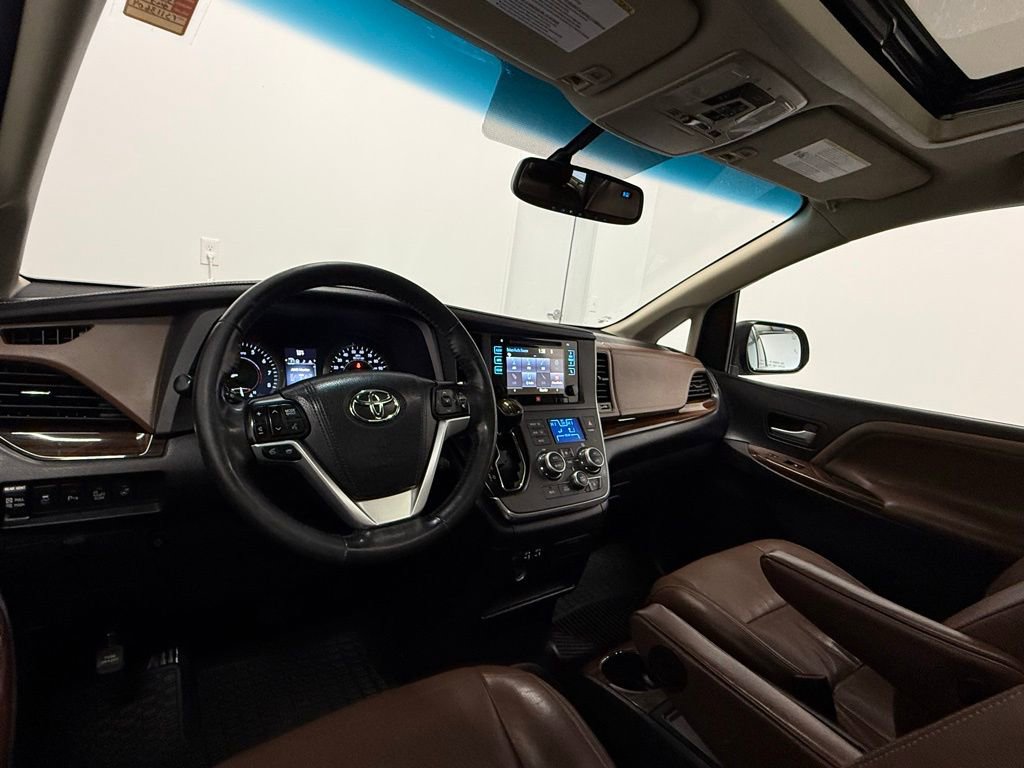 Used 2015 Toyota Sienna Limited image 29