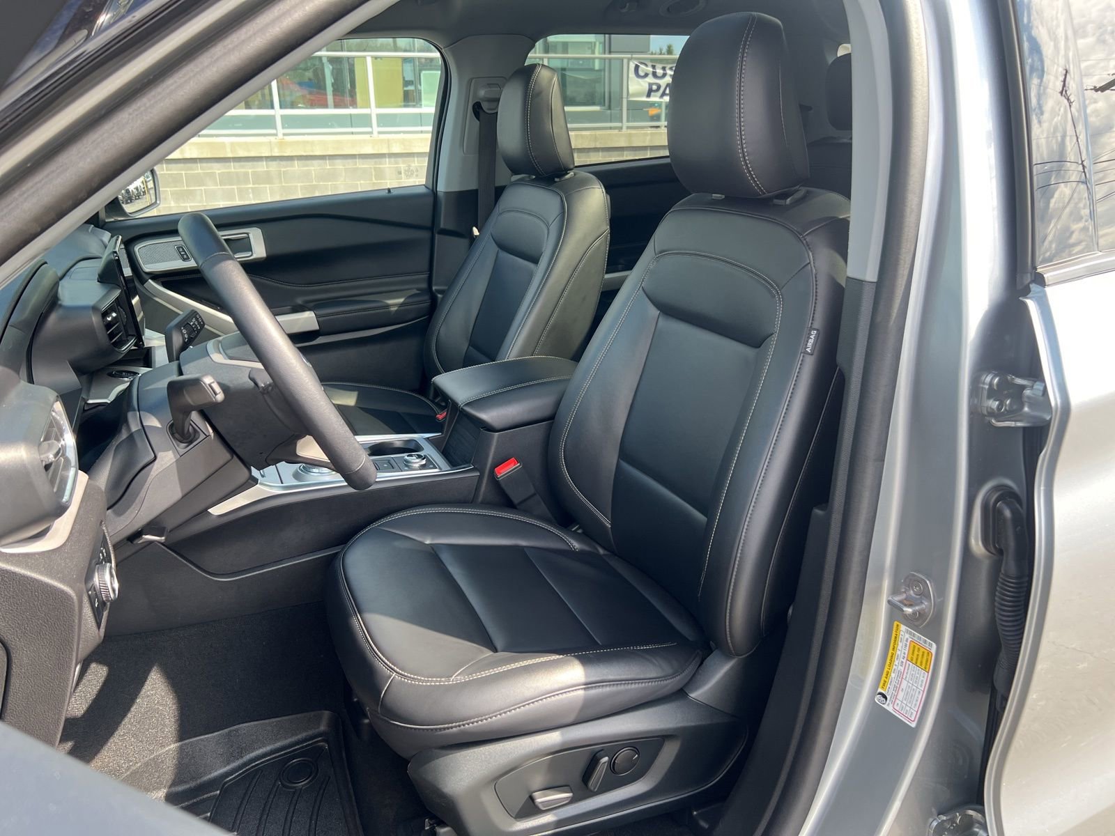 Used 2024 Ford Explorer XLT w/ Equipment Group 202A AWD/4WD image 10