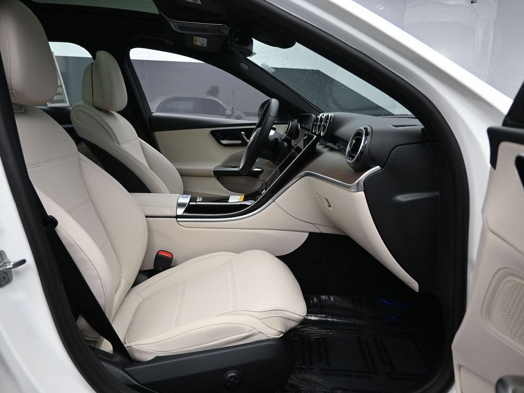 Used 2025 Mercedes-Benz C 300 4MATIC Sedan image 33