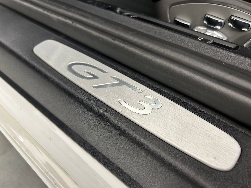 Certified 2015 Porsche 911 GT3 RWD image 15