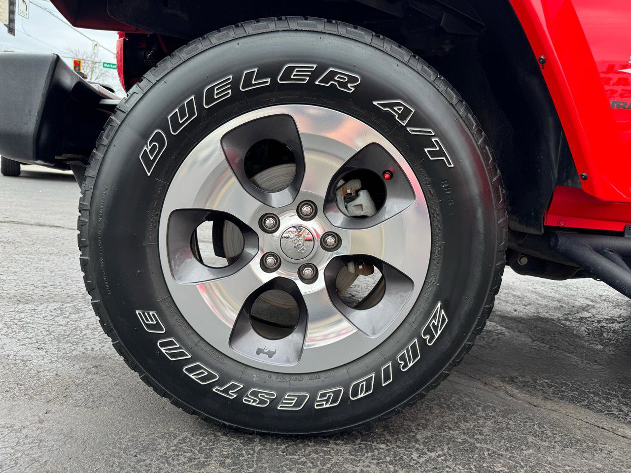 Used 2018 Jeep Wrangler Sahara w/ Connectivity Group image 24