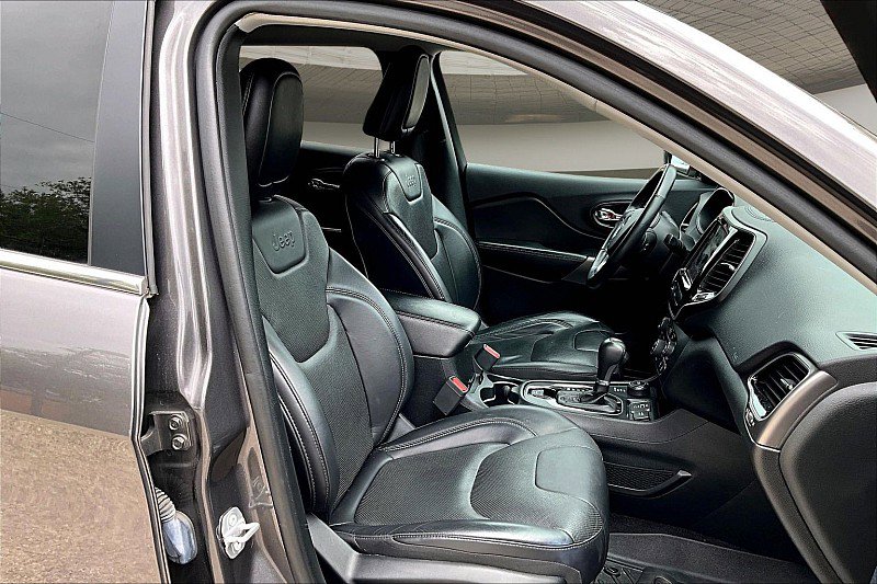 Used 2019 Jeep Cherokee Limited AWD/4WD image 6
