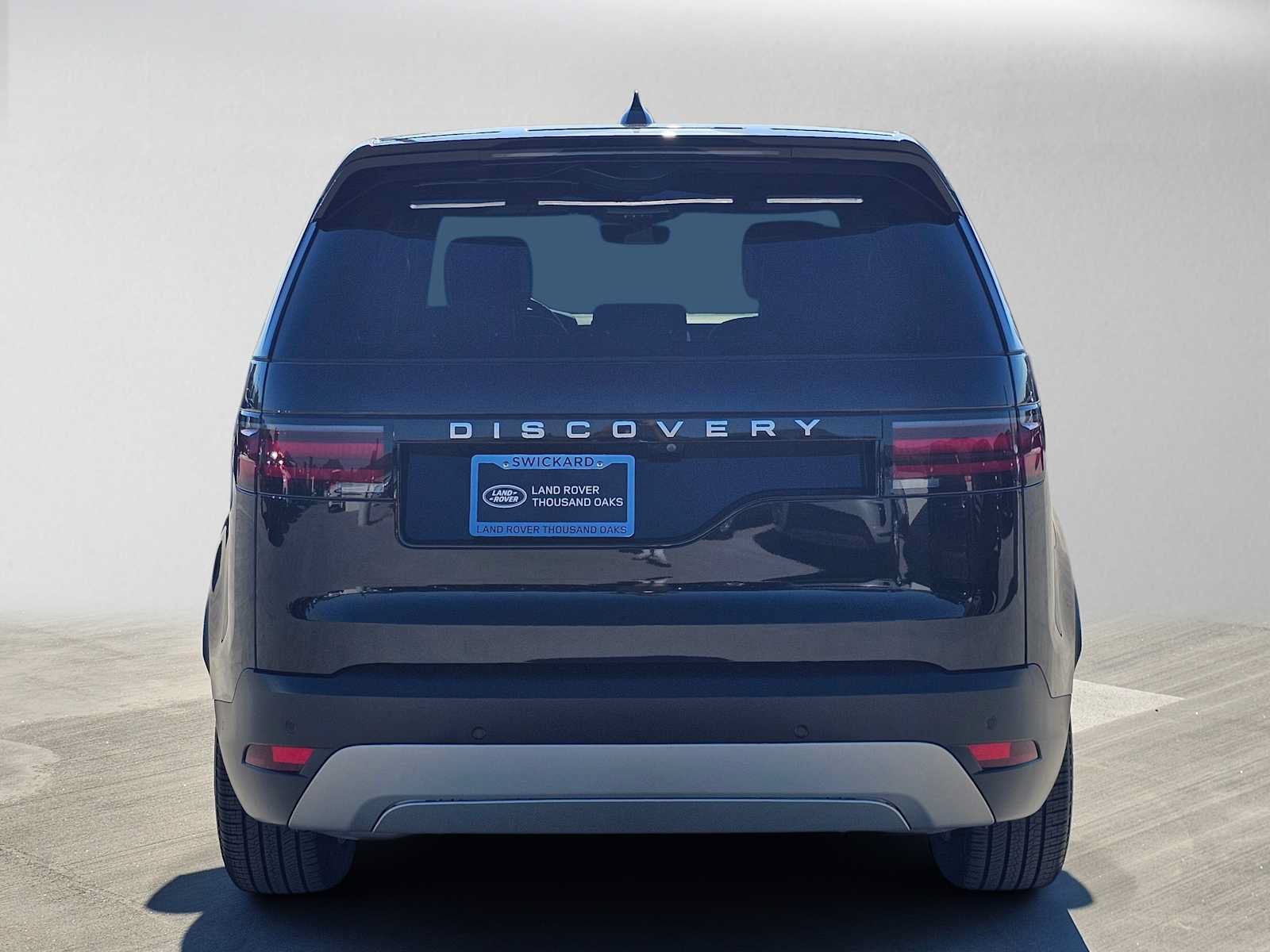 Used 2025 Land Rover Discovery S AWD/4WD image 4