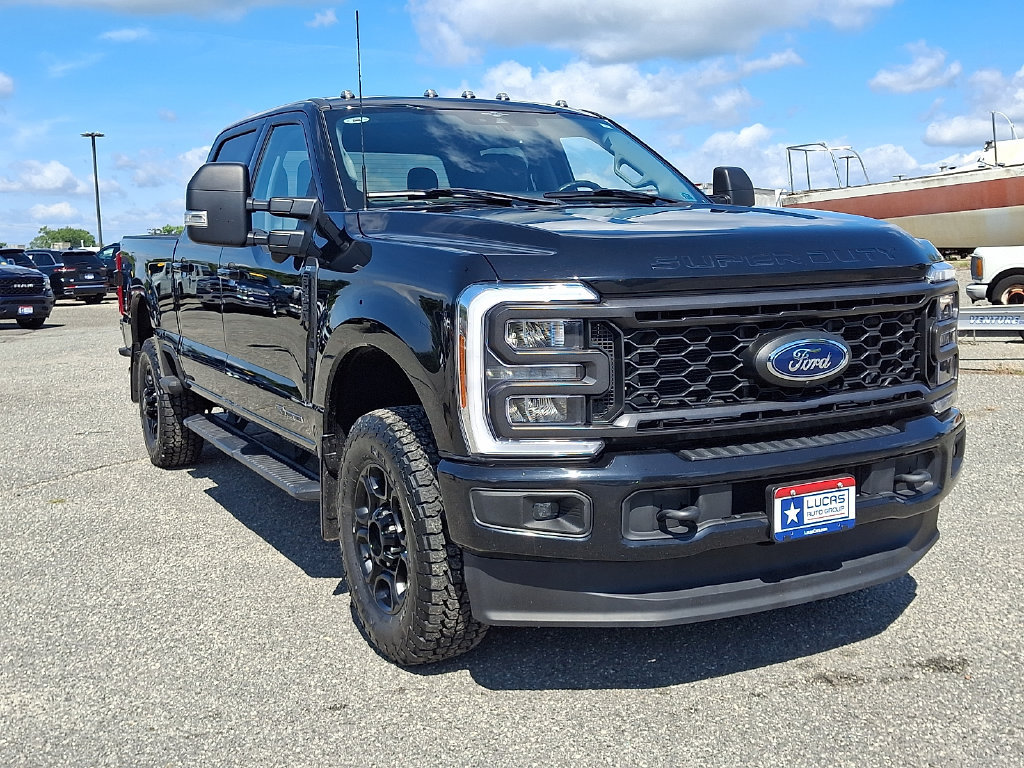 Used 2023 Ford F250 XLT w/ XLT Premium Package AWD/4WD image 2