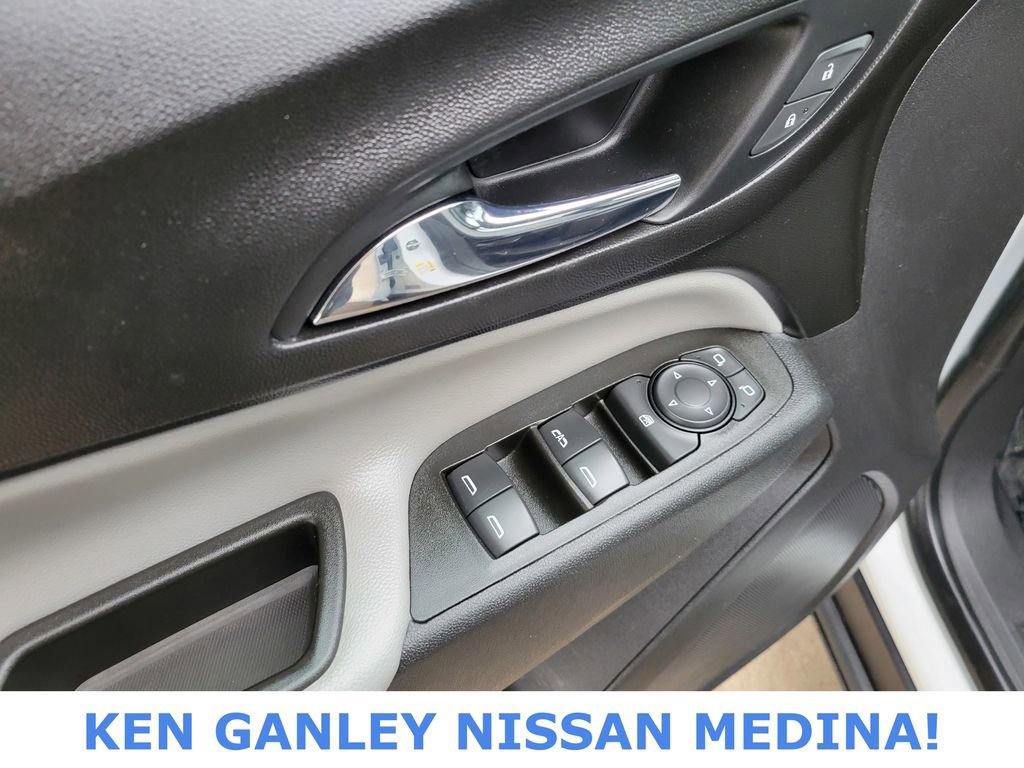 Used 2021 Chevrolet Equinox LS image 34