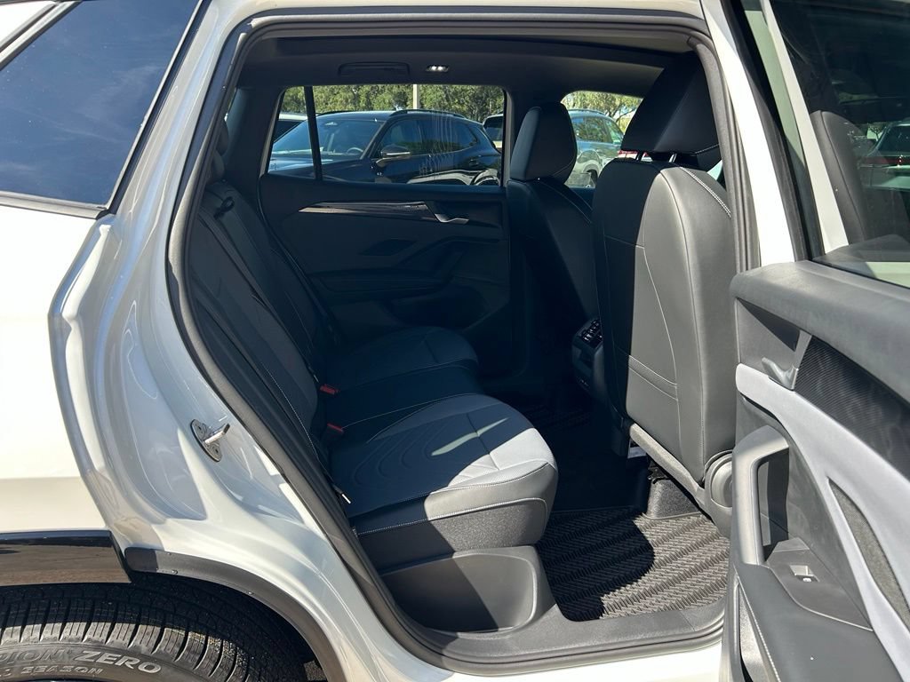 New 2026 Volkswagen Tiguan SE R-Line FWD image 40