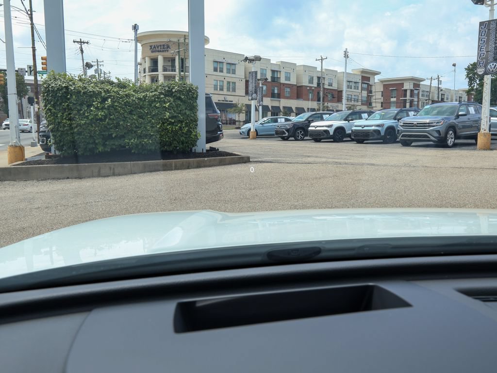 New 2026 Volkswagen Tiguan SE R-Line AWD/4WD image 24