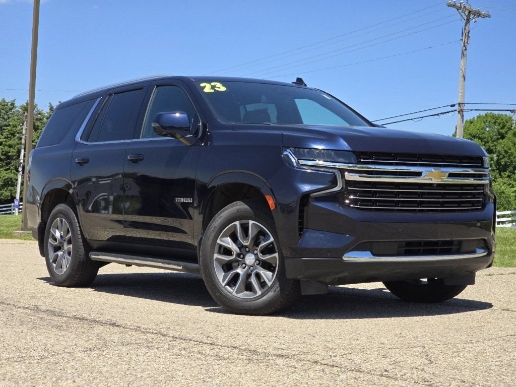 Used 2023 Chevrolet Tahoe LT w/ Luxury Package AWD/4WD image 2