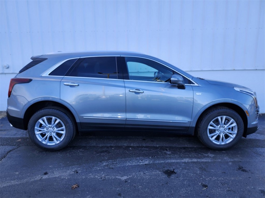 New 2026 Cadillac XT5 Luxury image 2