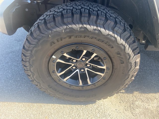 Used 2024 Jeep Wrangler Unlimited Rubicon w/ XTREMEE 35" Tire Package AWD/4WD image 10