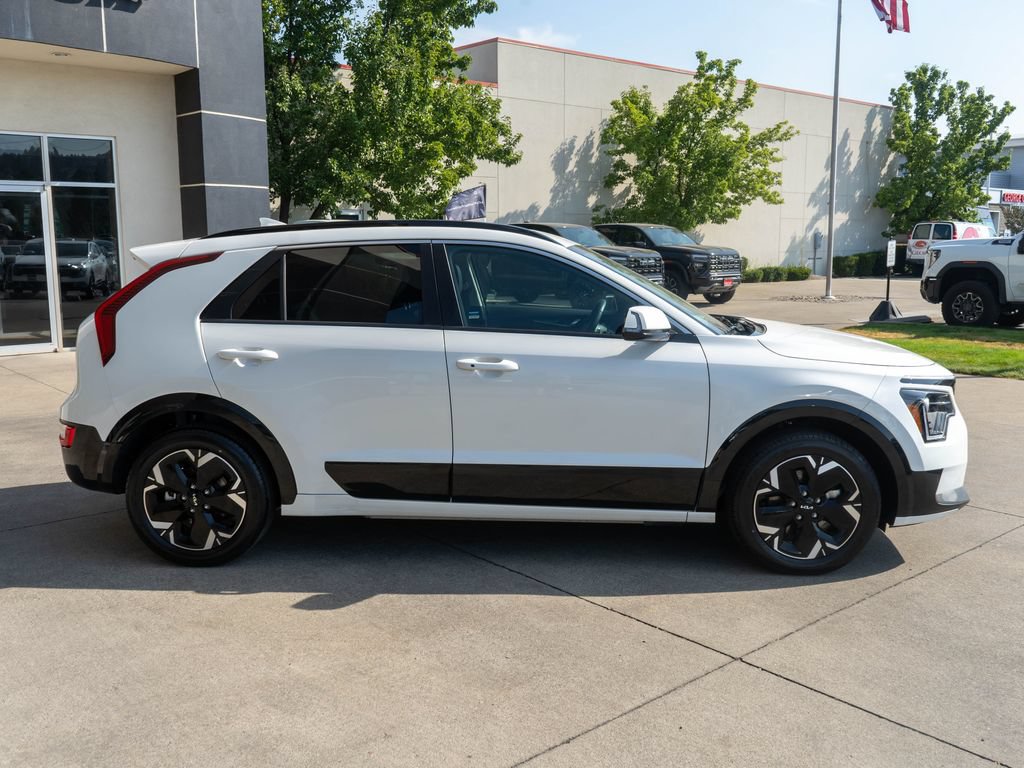 Certified 2023 Kia Niro Wind w/ Wind Preserve Package FWD image 8
