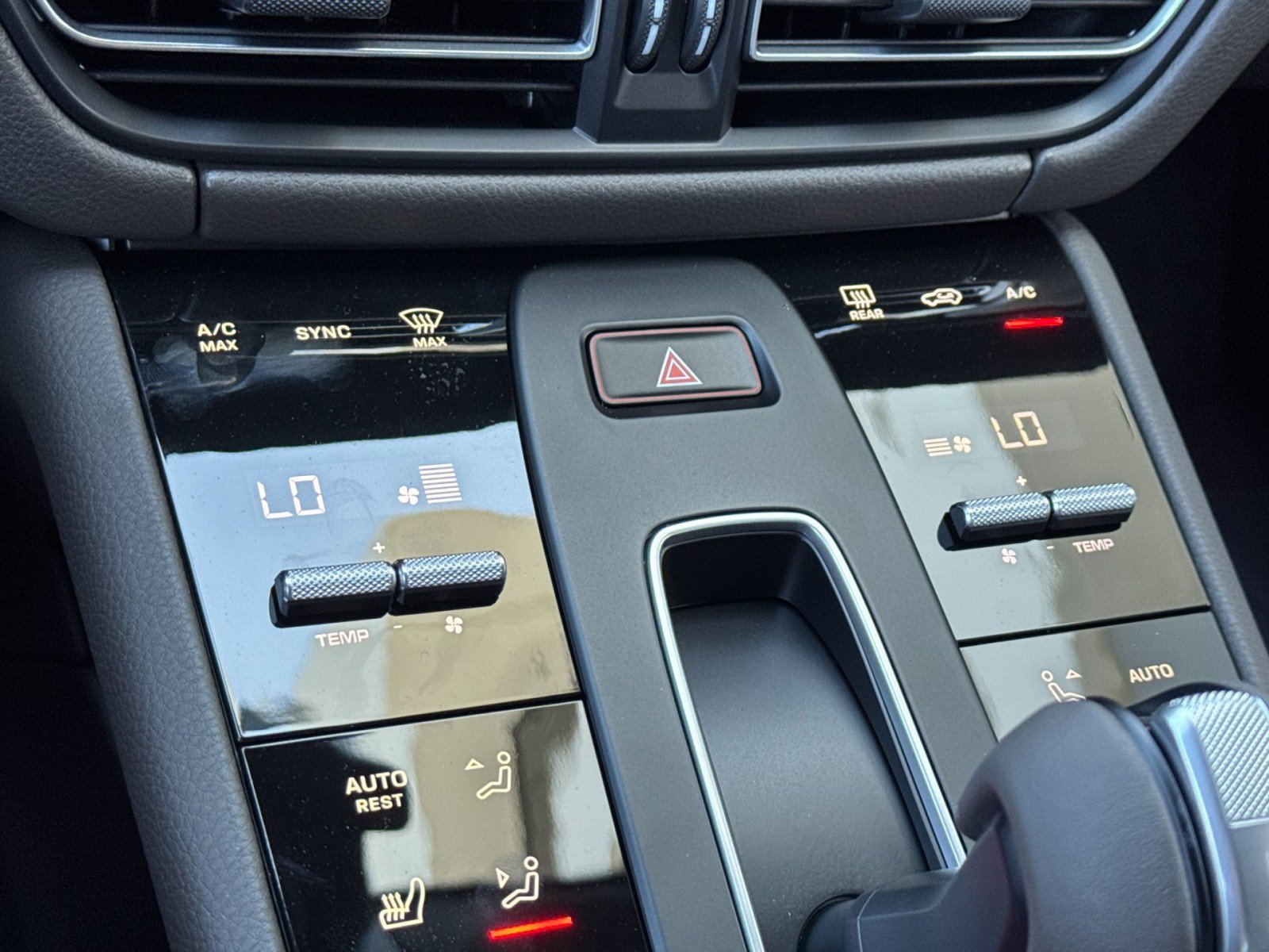 New 2026 Porsche Macan AWD/4WD image 21