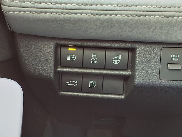 Used 2019 Toyota Avalon Limited image 25