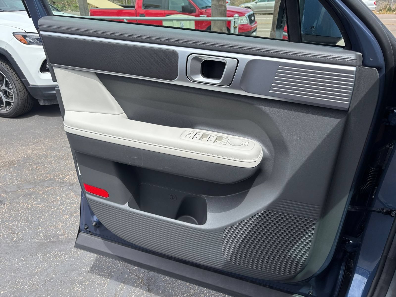 Used 2025 Hyundai Santa Fe SEL FWD image 18