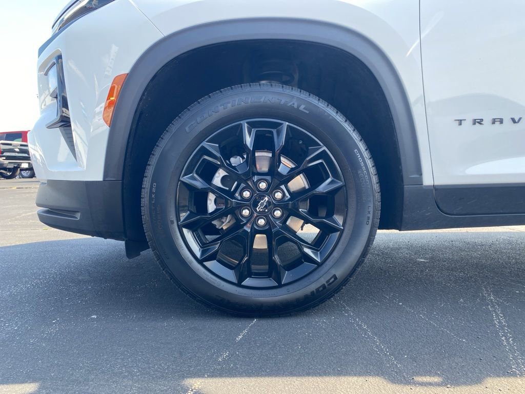 Used 2025 Chevrolet Traverse LT w/ Midnight/Sport Edition image 16