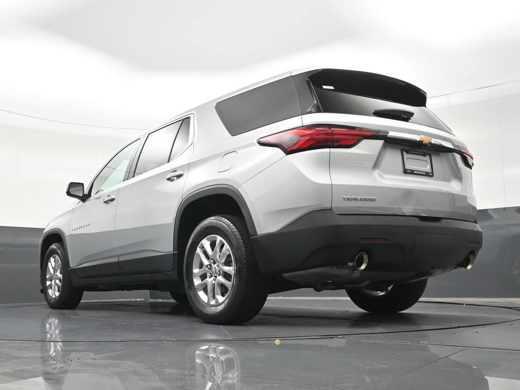 Used 2022 Chevrolet Traverse LS FWD image 32