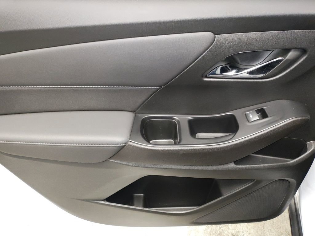 Used 2023 Chevrolet Traverse LT image 28