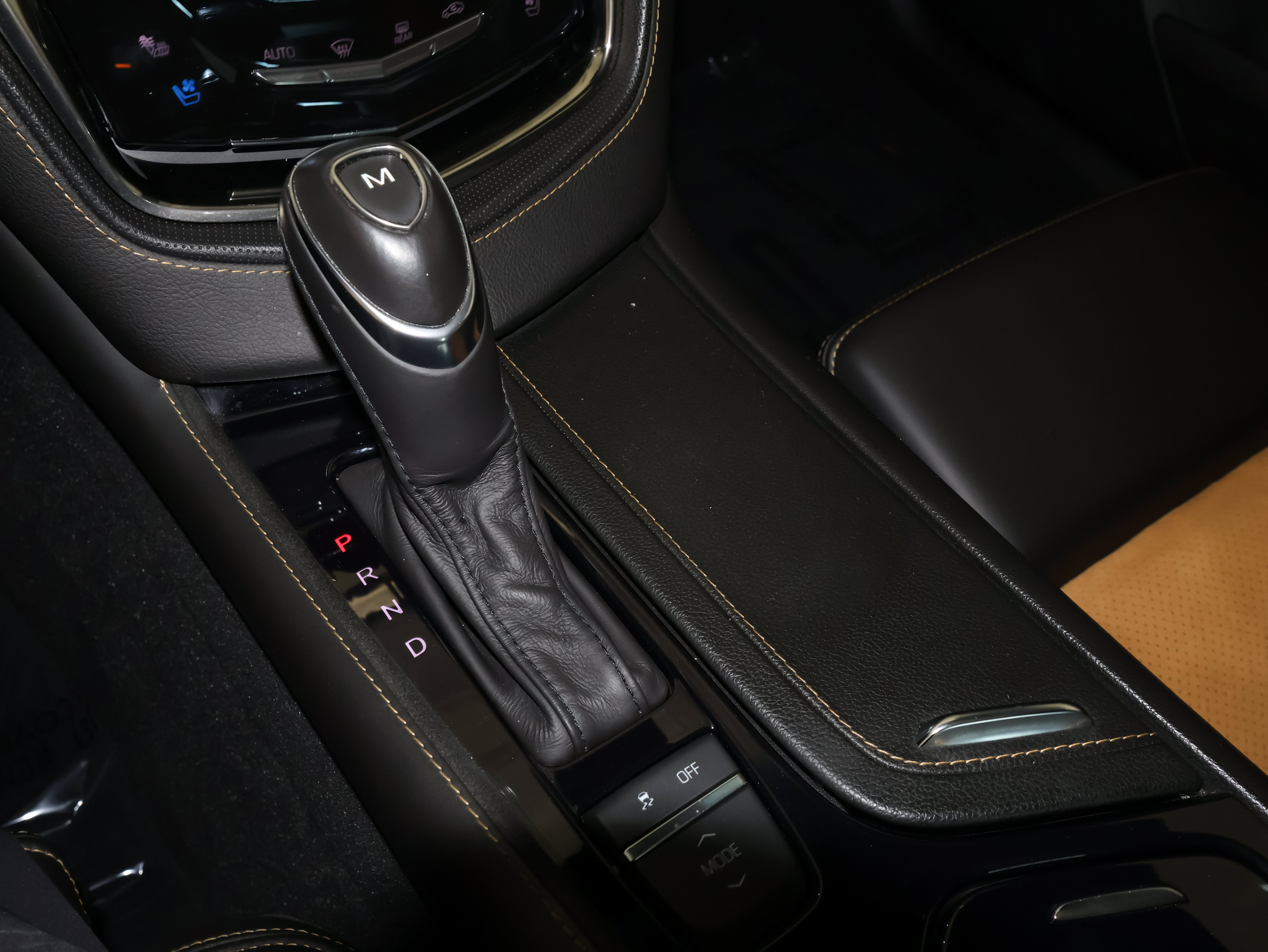 Used 2019 Cadillac CTS V w/ Luxury Package RWD image 36