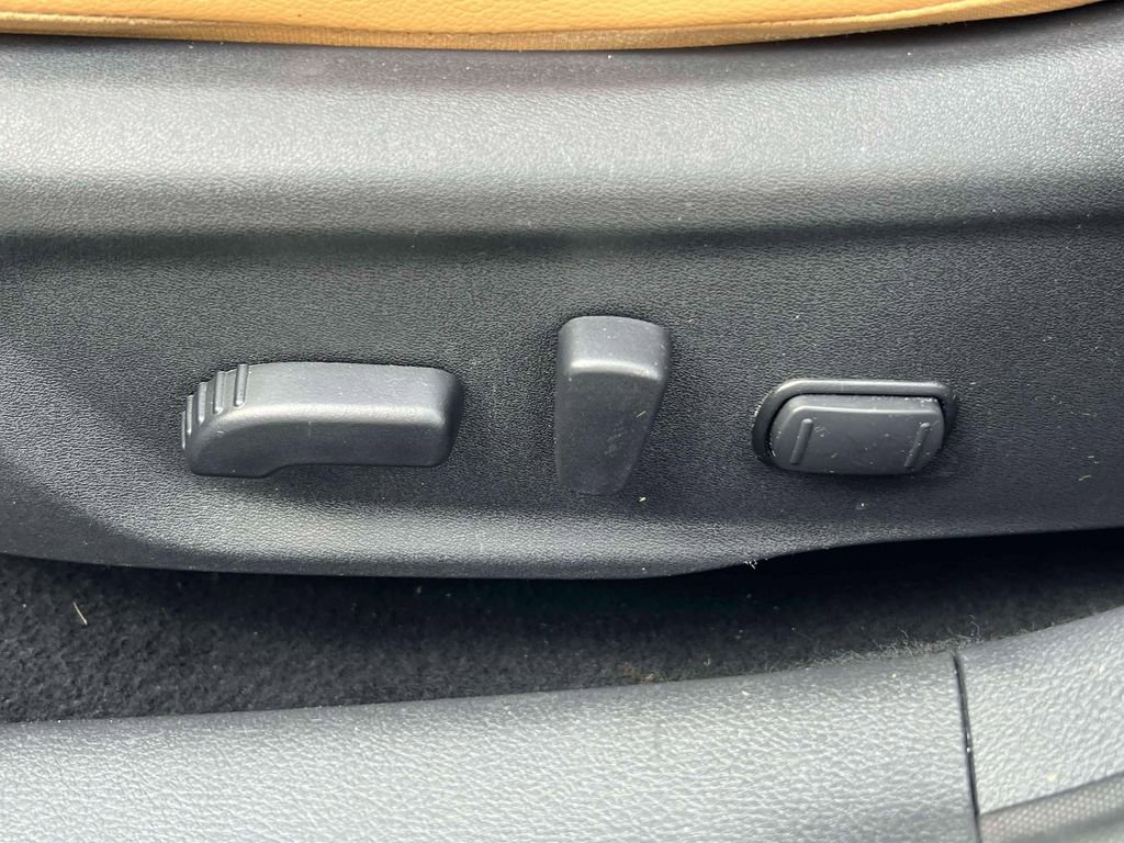 Used 2025 Nissan Sentra SV w/ SV Premium Package FWD image 19