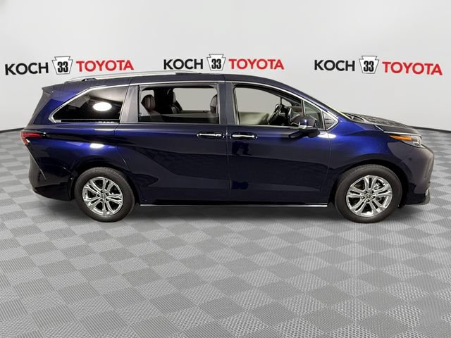 Used 2024 Toyota Sienna Platinum AWD/4WD image 9