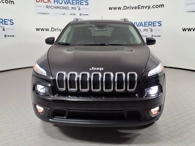 Used 2018 Jeep Cherokee Latitude Plus w/ Cold Weather Group AWD/4WD image 2