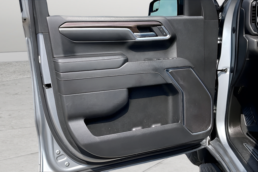 Used 2023 Chevrolet Silverado 1500 RST RWD image 16