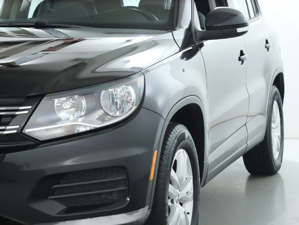 Used 2016 Volkswagen Tiguan S image 3