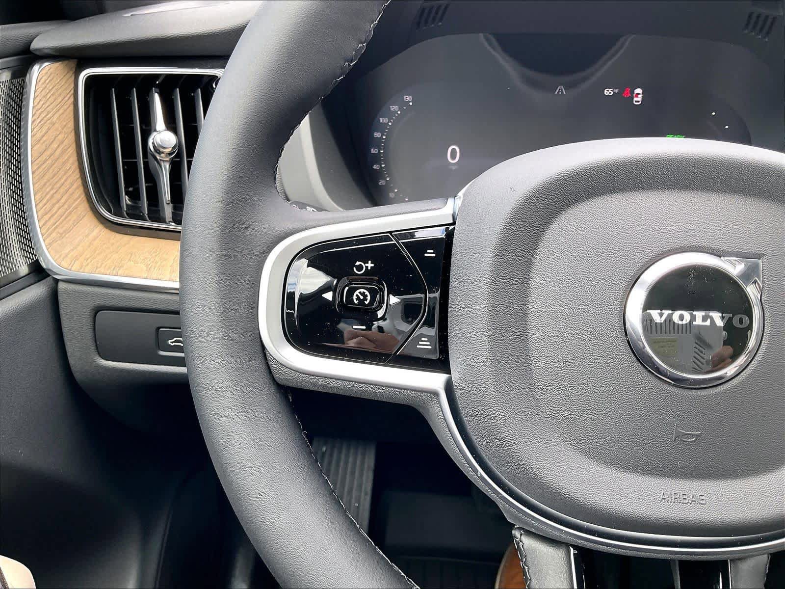 New 2026 Volvo XC60 T8 Plus w/ Climate Package AWD/4WD image 17