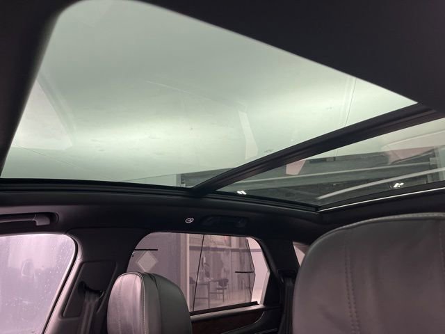 Used 2018 Bentley Bentayga image 16