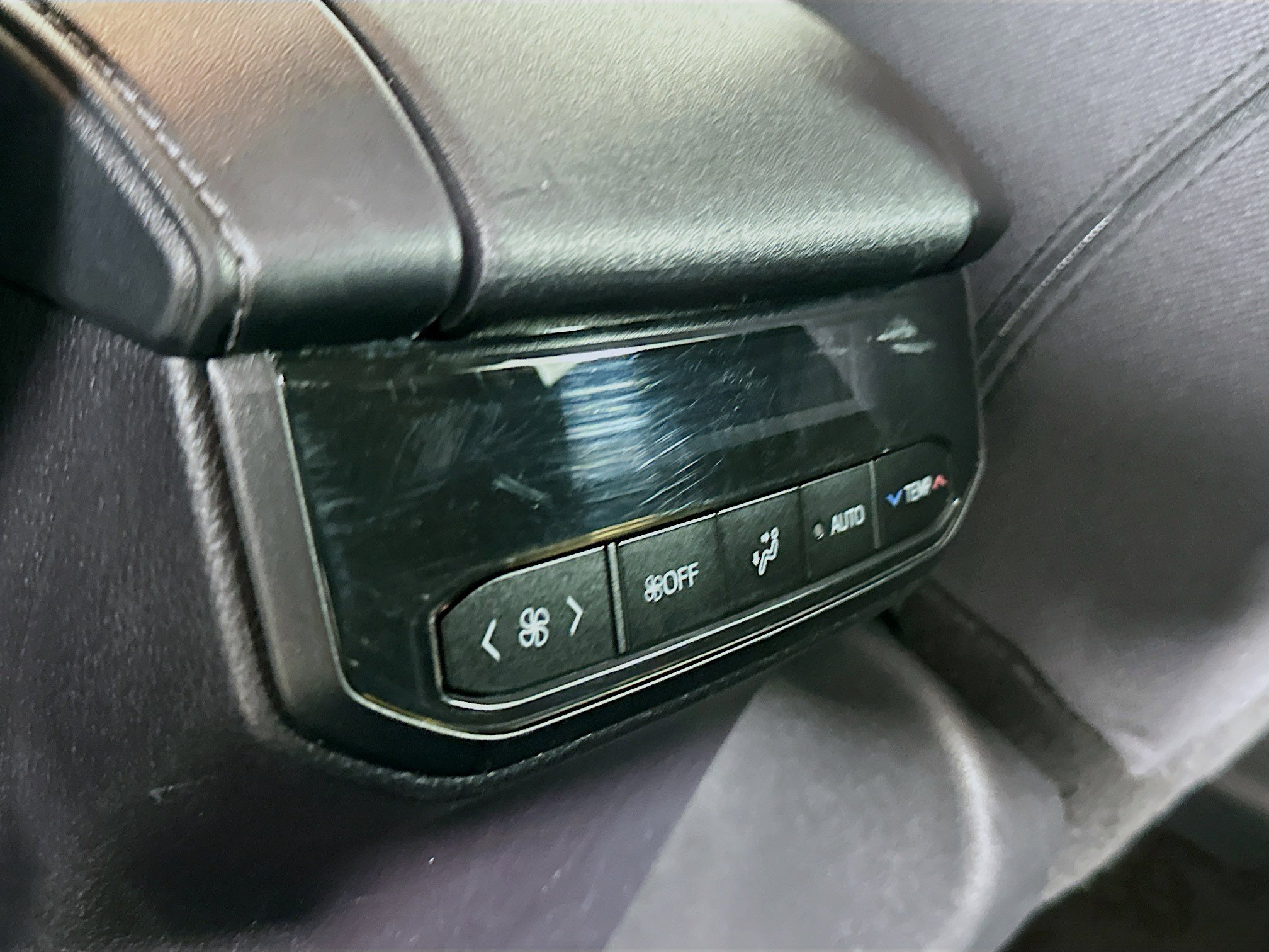 Used 2025 Toyota Highlander LE FWD image 27