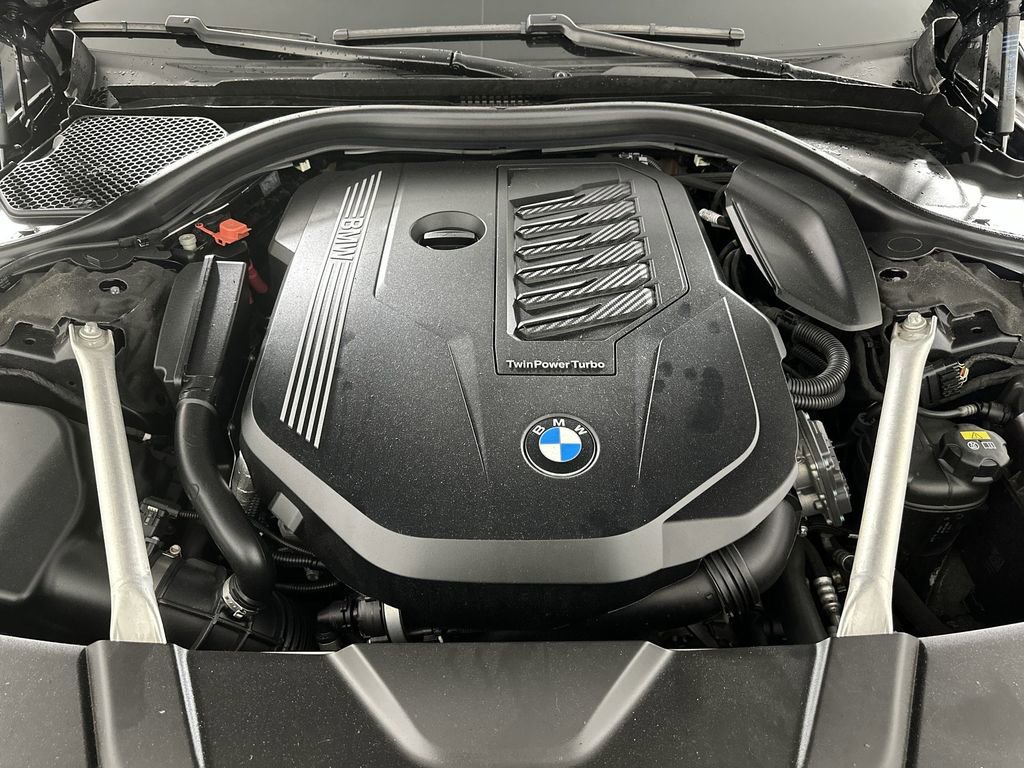 Used 2022 BMW 740i xDrive w/ Luxury Rear Seating Package image 32