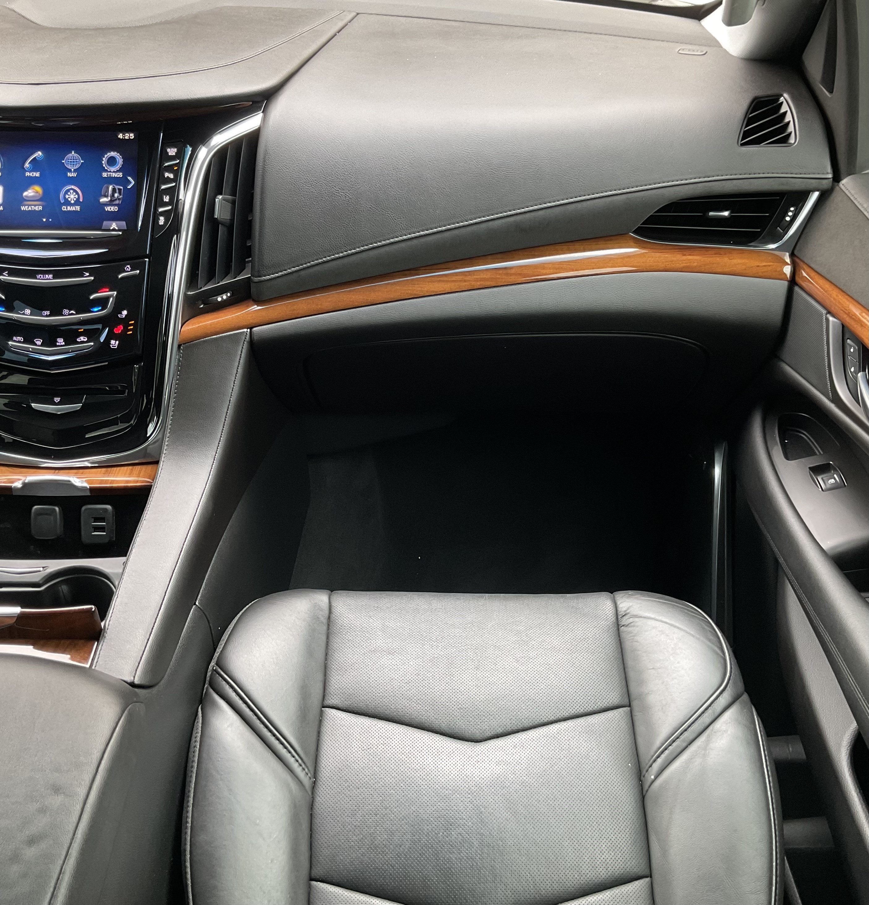 Used 2015 Cadillac Escalade Premium AWD/4WD image 25