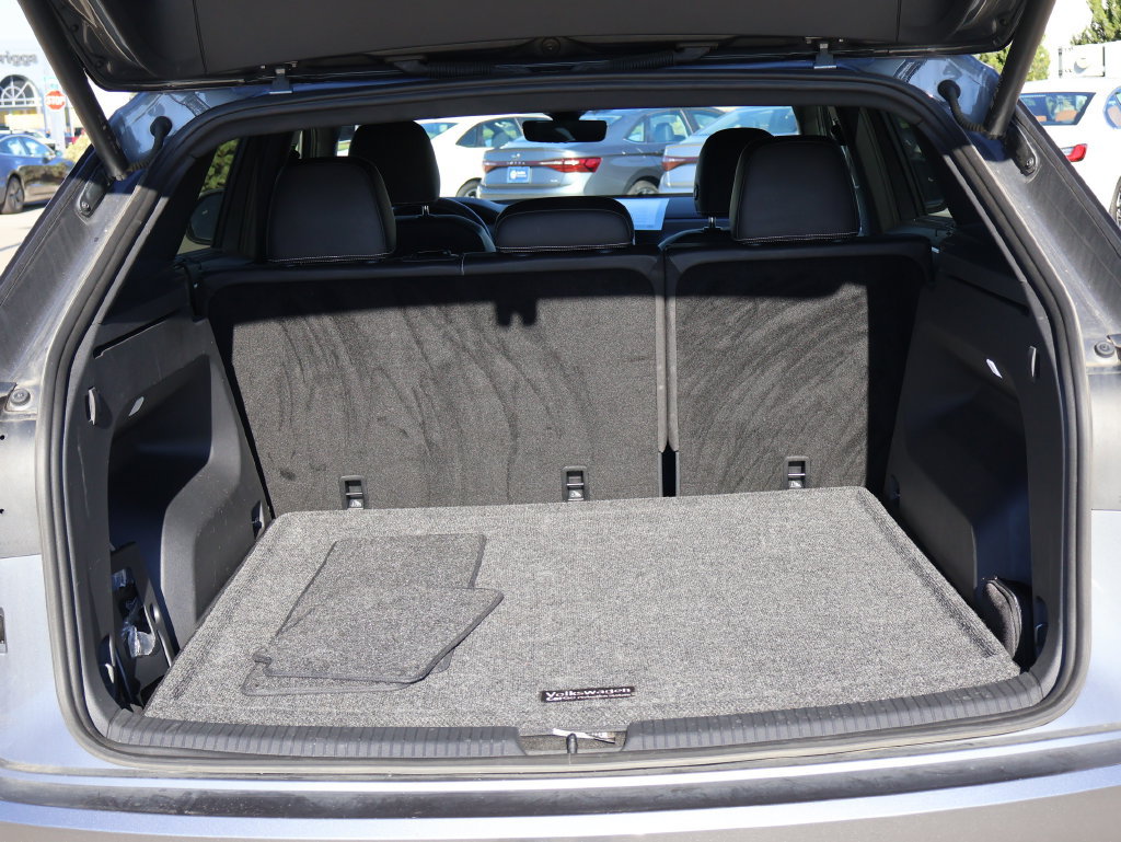 Certified 2024 Volkswagen Atlas Cross Sport SE w/ Panoramic Sunroof Package AWD/4WD image 18