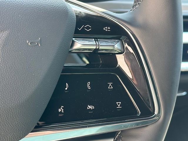 New 2025 Cadillac Lyriq Luxury image 17