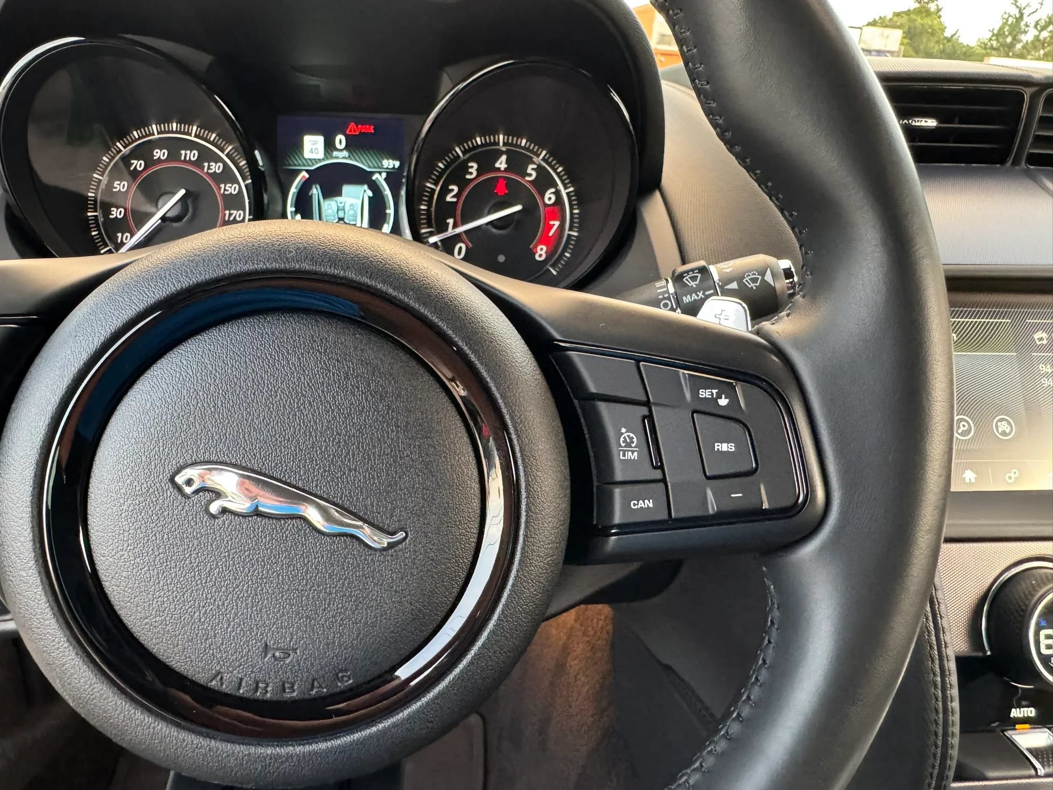 Used 2020 Jaguar F-TYPE Coupe RWD image 27