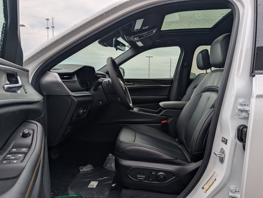 New 2026 Jeep Grand Cherokee Limited AWD/4WD image 5