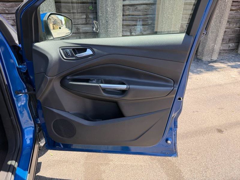 Used 2017 Ford Escape SE w/ Equipment Group 201A AWD/4WD image 21