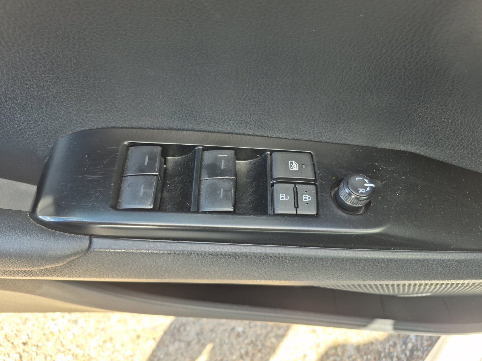 Used 2025 Toyota Camry SE FWD image 15
