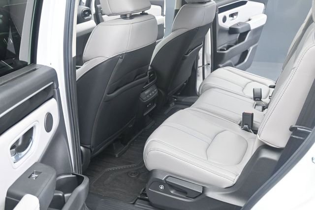 Used 2025 Honda Pilot Touring image 17